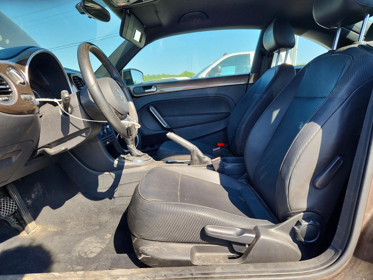 2013 Volkswagen Beetle - Image 7