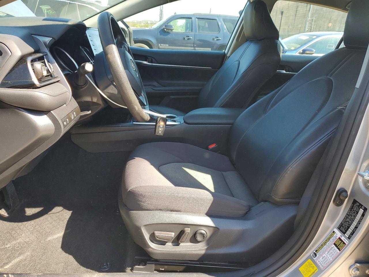 2022 Toyota Camry Le - Image 7