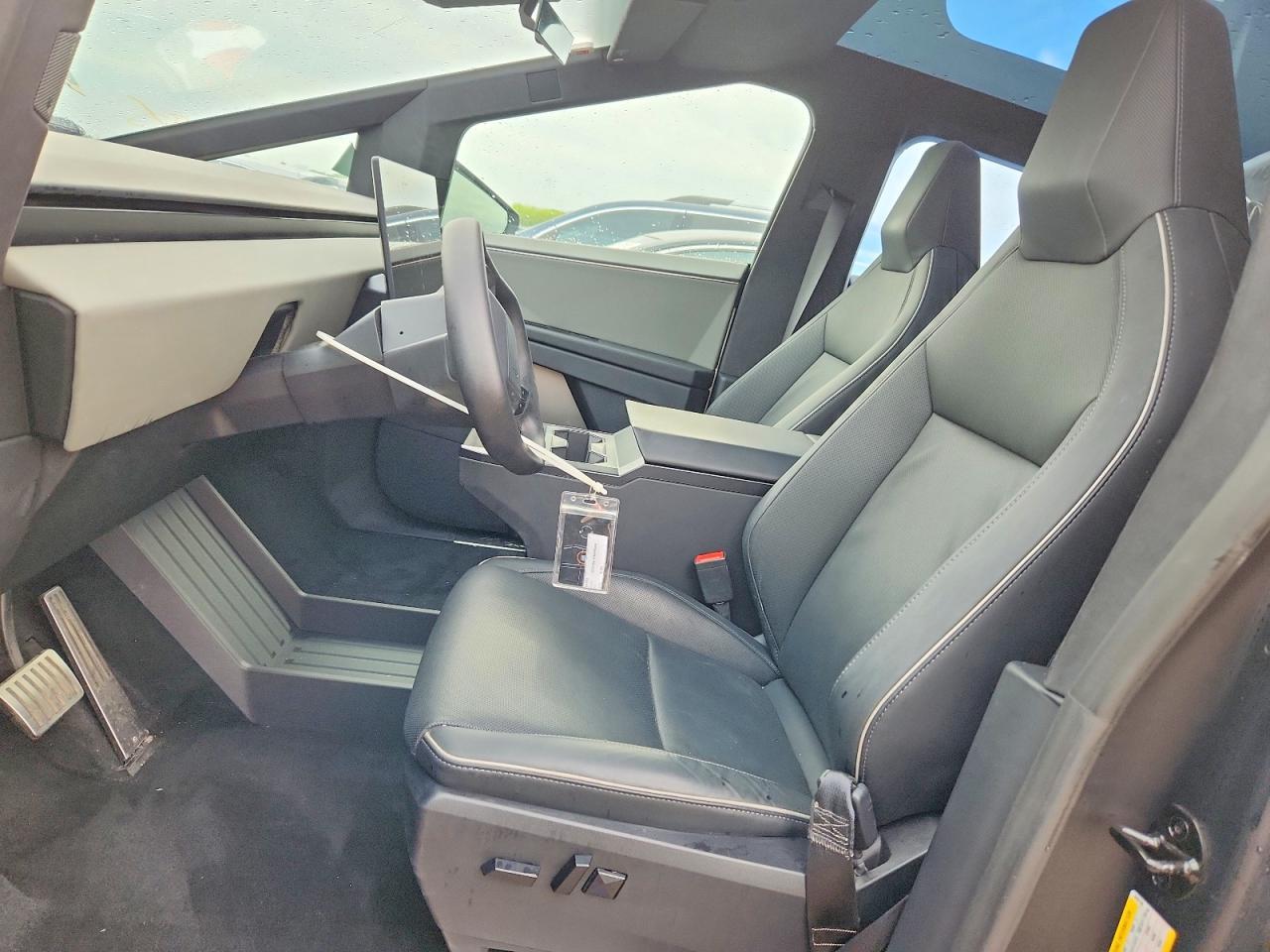 2024 Tesla Cybertruck - Image 7