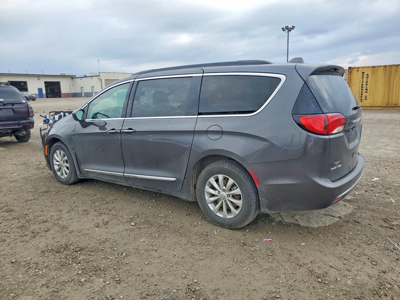 2017 Chrysler Pacifica Touring L - Фото 2