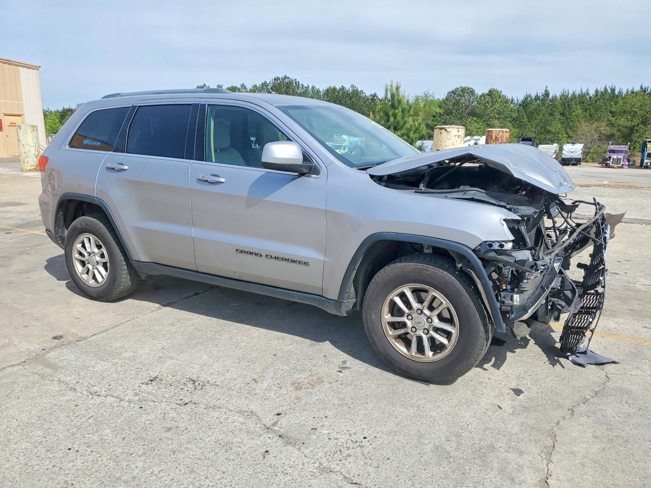 2018 Jeep Grand Cherokee Laredo - Image 4