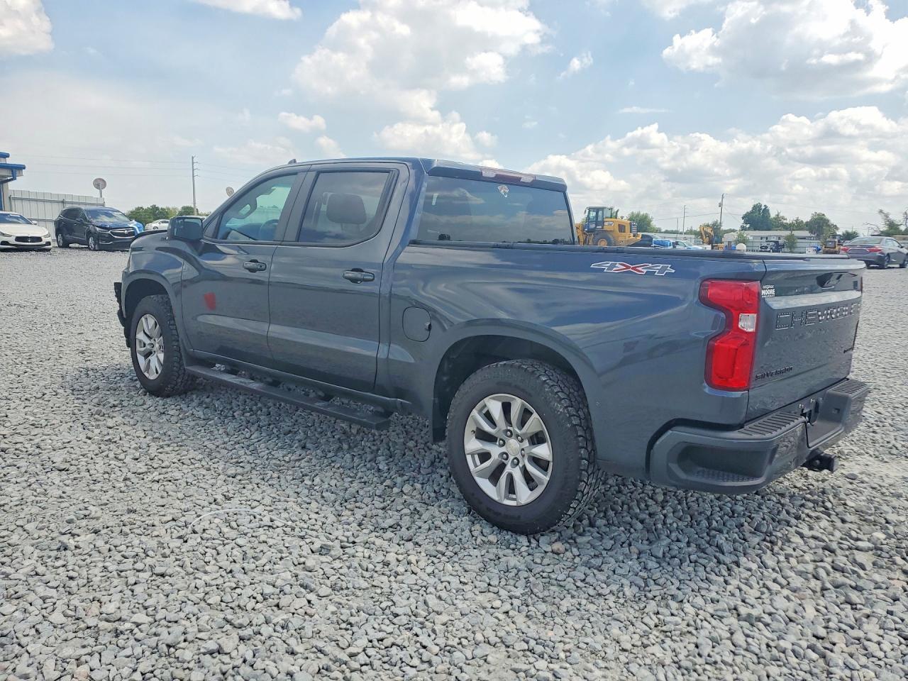 2022 Chevrolet Silverado Ltd K1500 Custom - Image 2