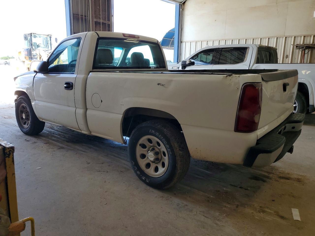 2005 Chevrolet Silverado C1500 - Image 2