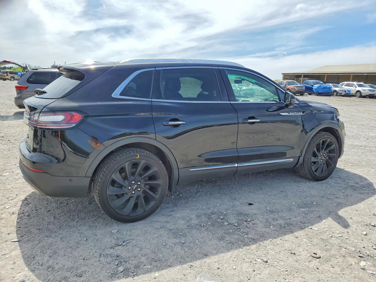 2020 Lincoln Nautilus Reserve - Image 3