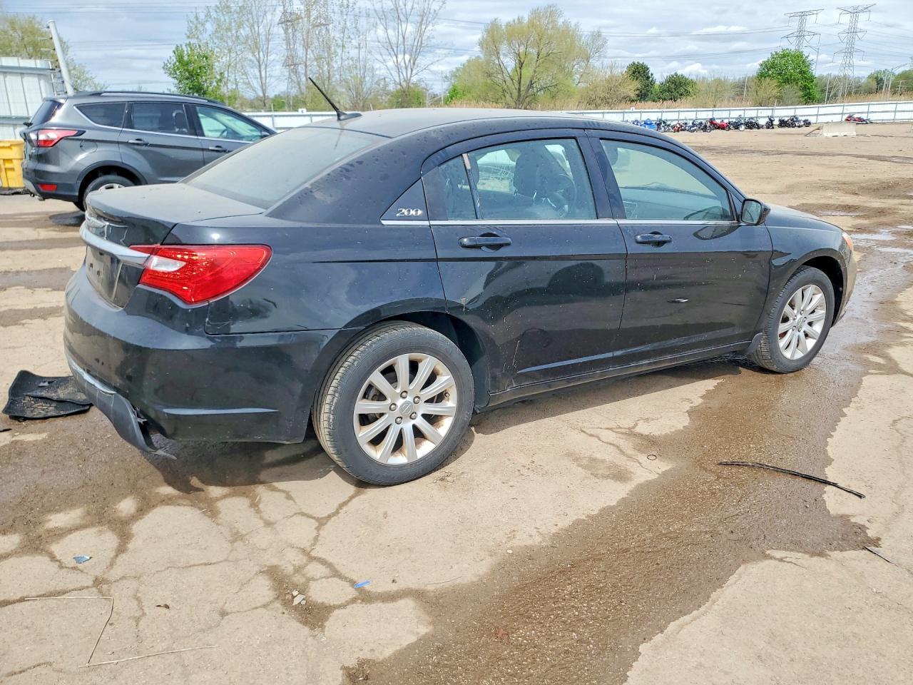 2013 Chrysler 200 Touring - Image 3
