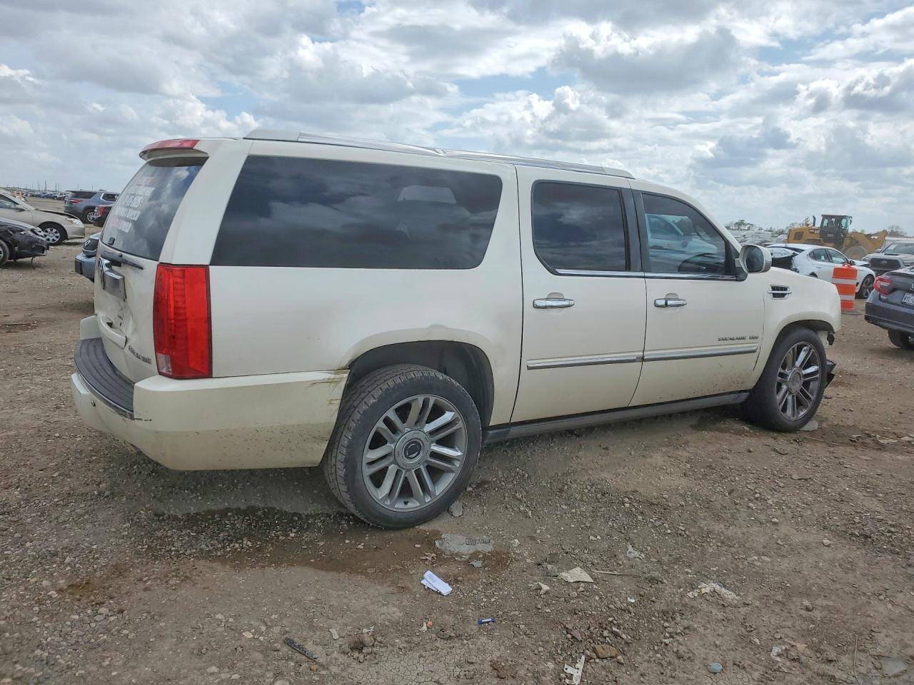 2013 Cadillac Escalade Esv Platinum - Image 3