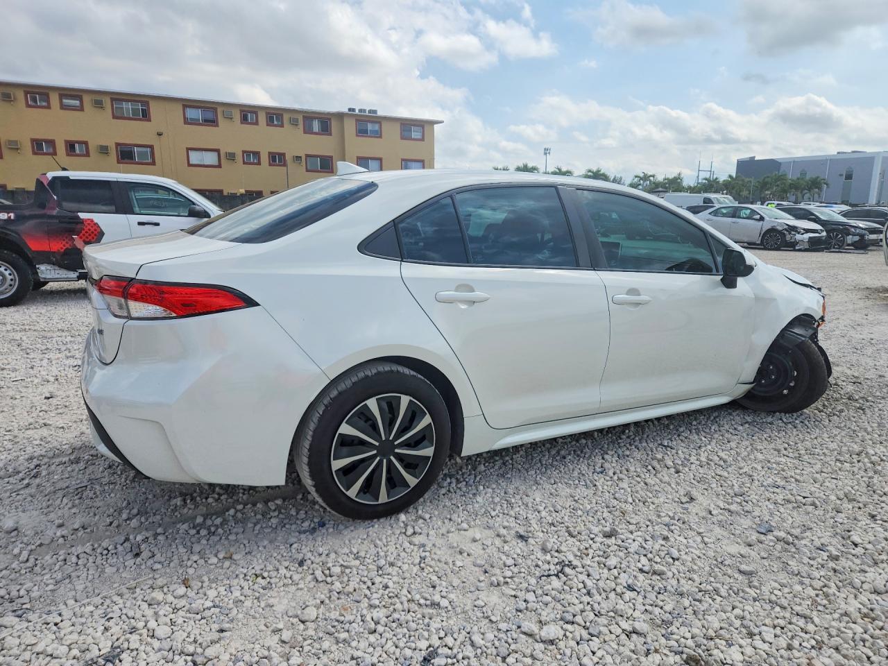 2021 Toyota Corolla Le - Фото 3