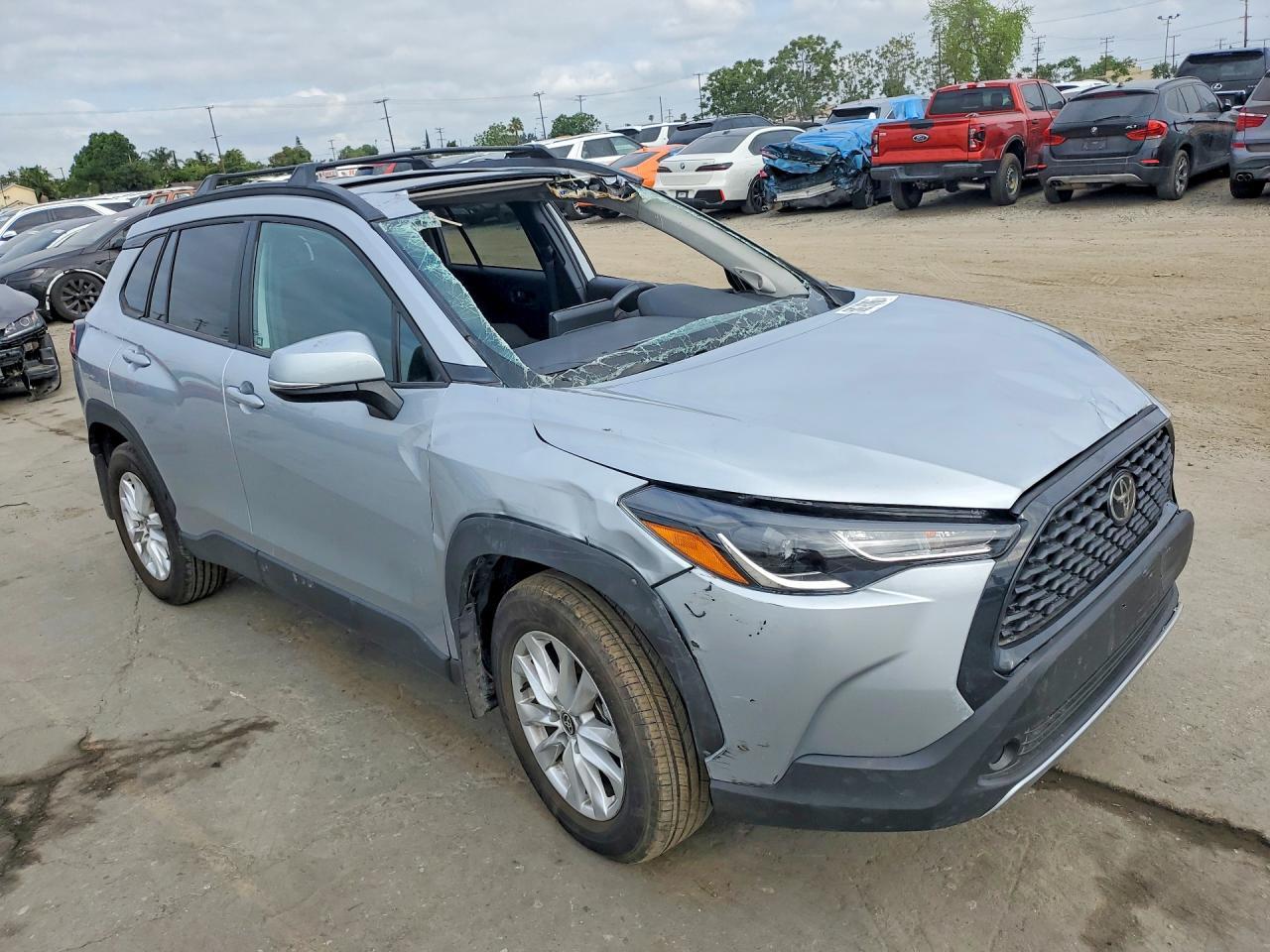 2024 Toyota Corolla Cross Le - Фото 4