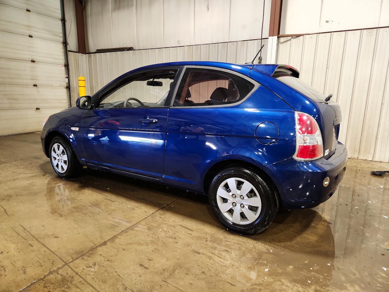 2011 Hyundai Accent Gl - Image 2