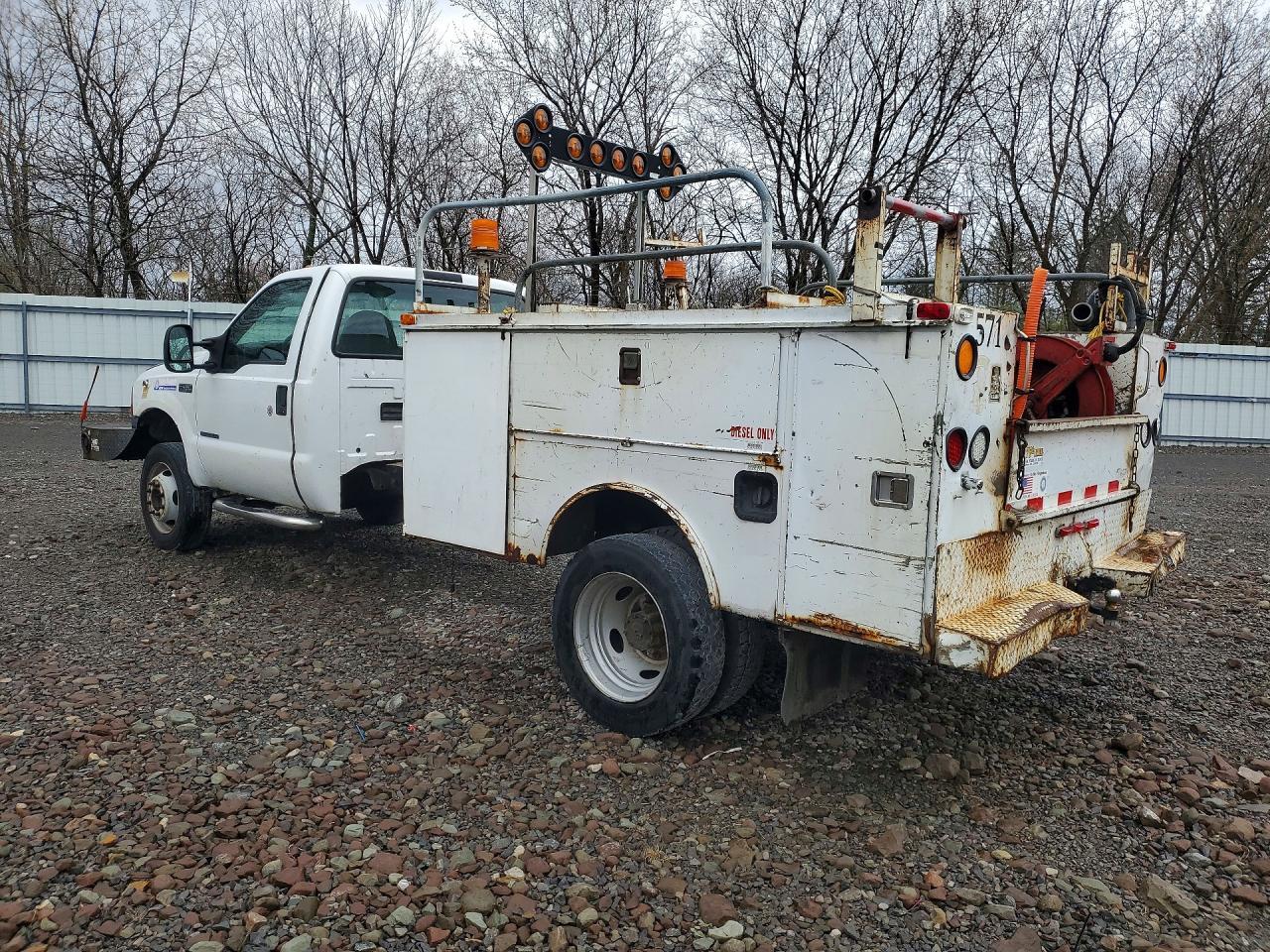 2000 Ford F450 Super Duty Utility / Service Truck - Image 2