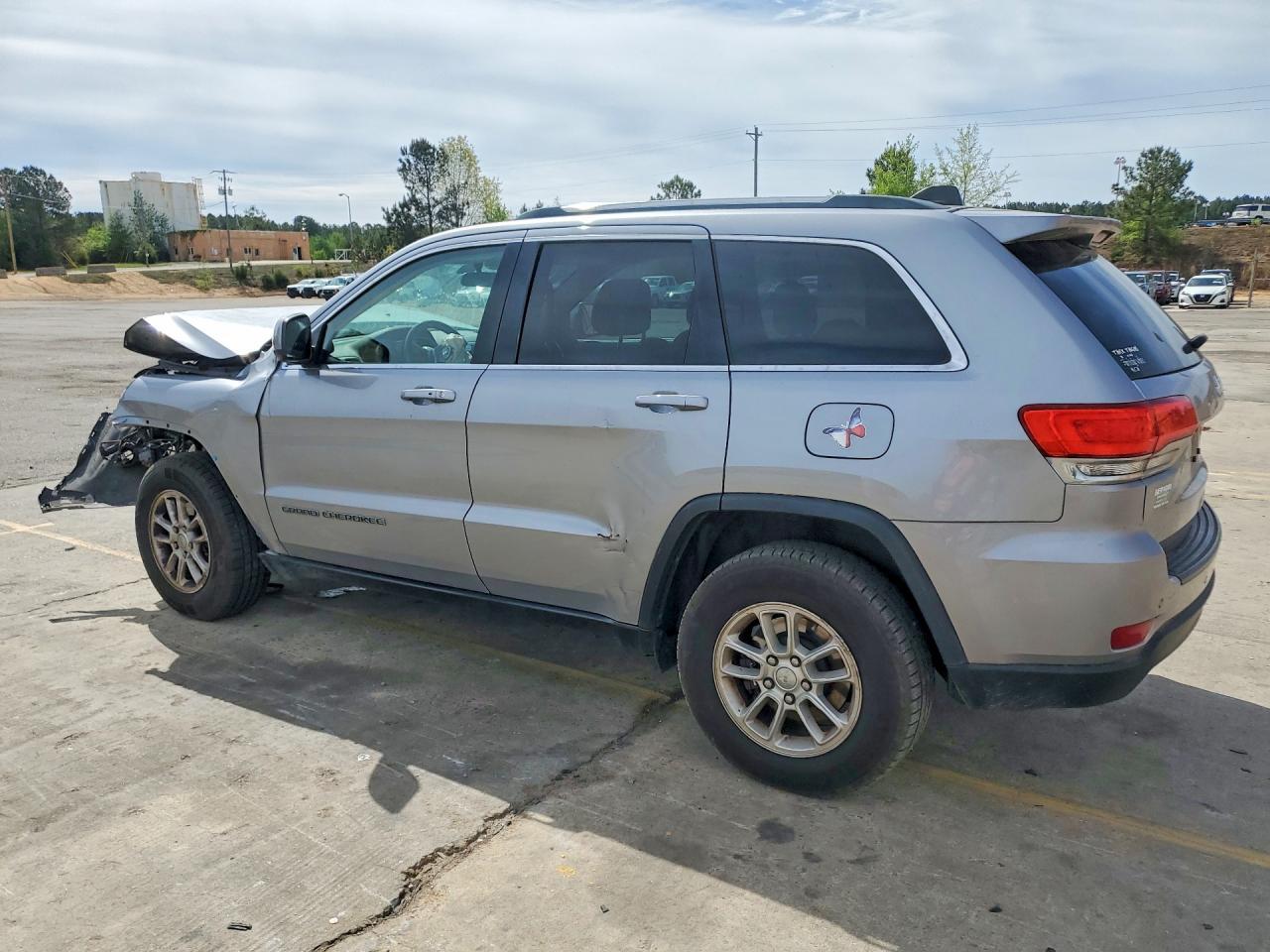 2018 Jeep Grand Cherokee Laredo - Image 2