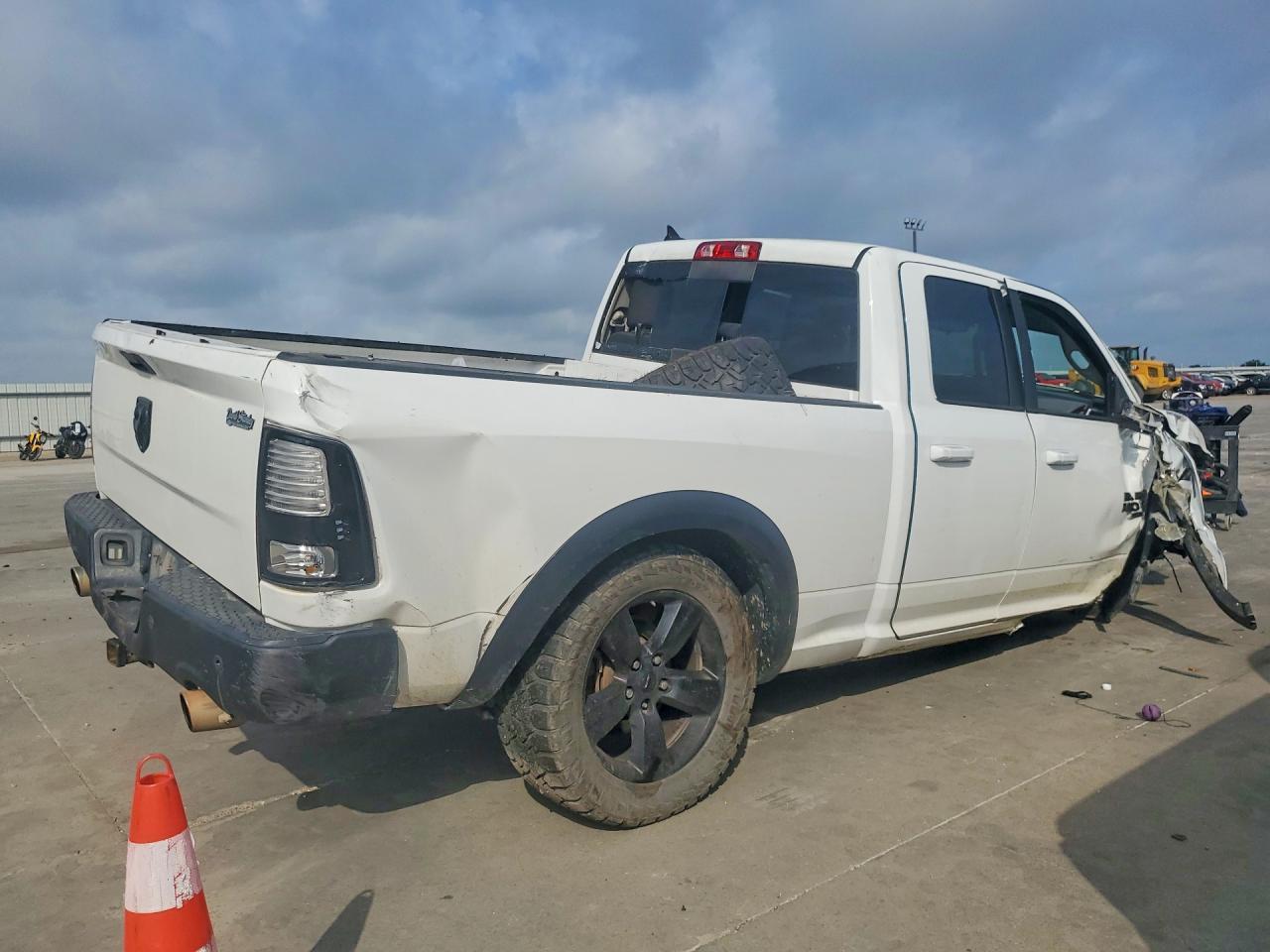 2019 Ram 1500 Classic Slt - Image 3