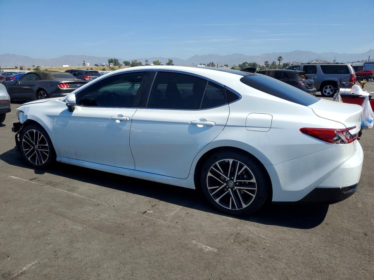 2025 Toyota Camry Xle - Фото 2