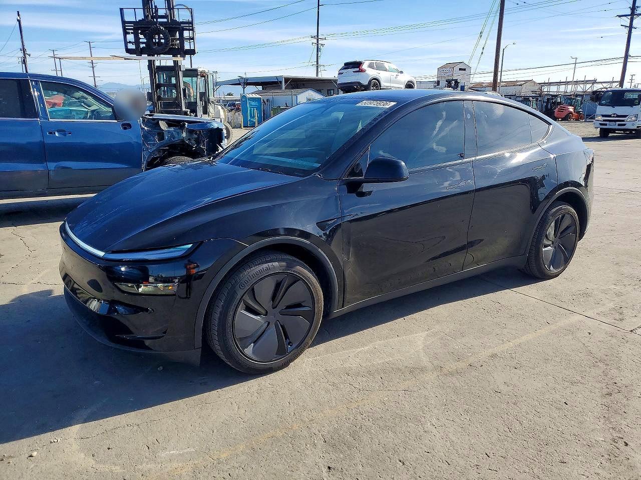 2026 Tesla Model Y - Фото 2