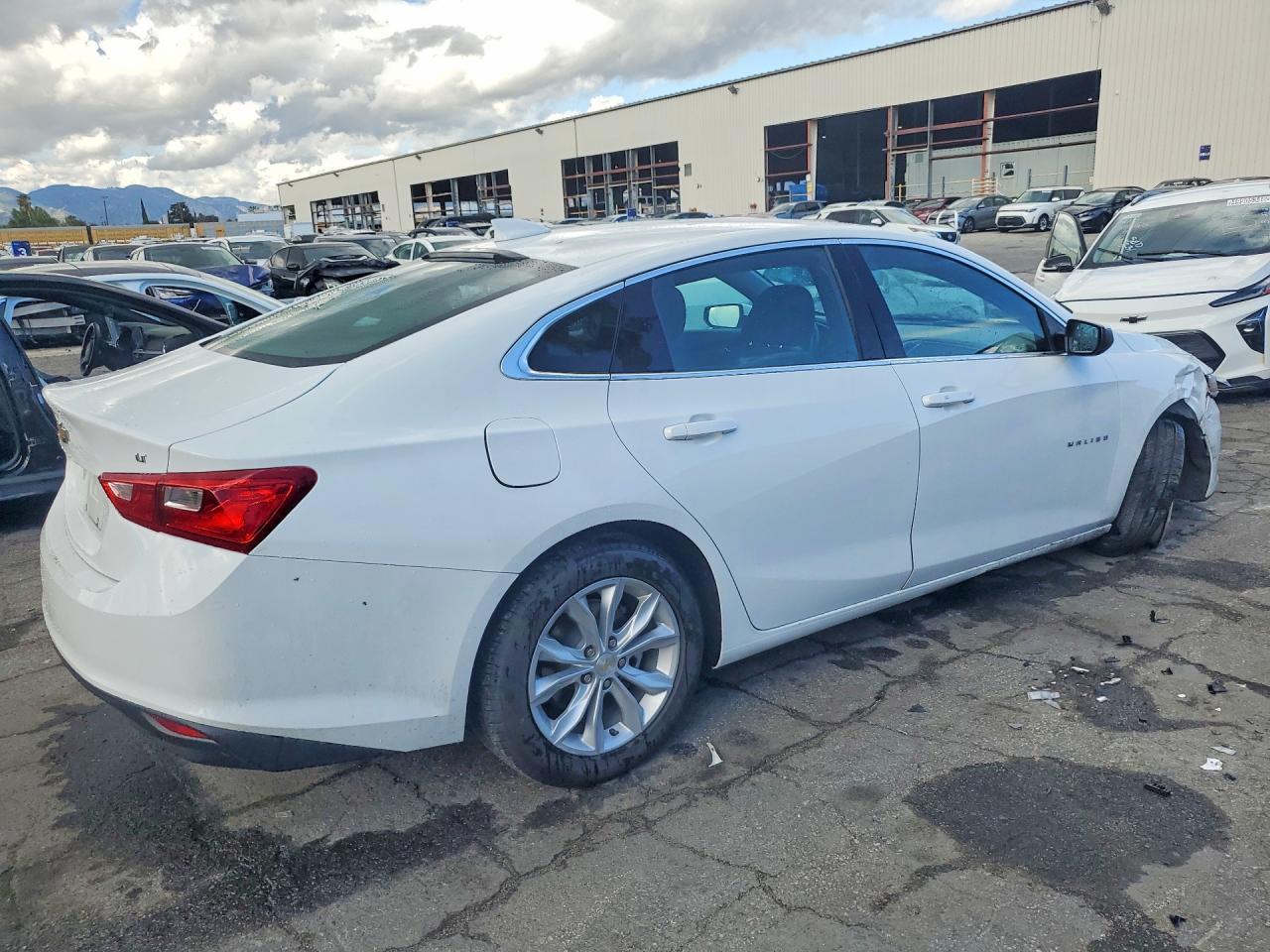 2023 Chevrolet Malibu Lt - Image 3