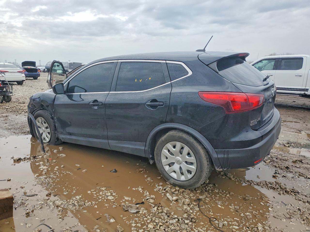 2018 Nissan Rogue Sport S - Фото 2