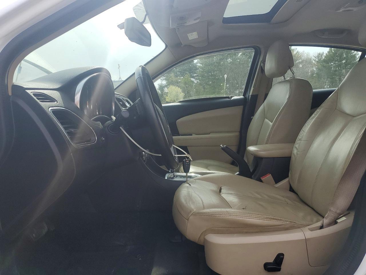 2014 Chrysler 200 Limited - Image 7