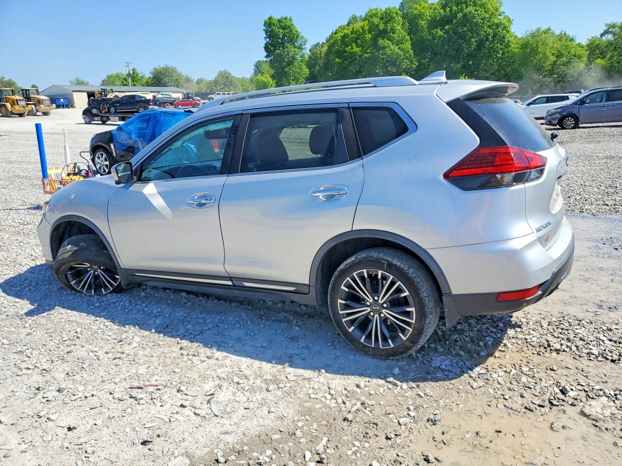 2017 Nissan Rogue Sl - Image 2