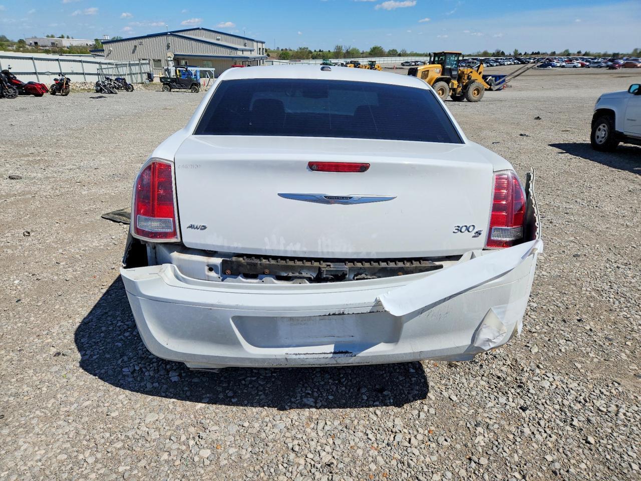 2014 Chrysler 300 S - Image 6