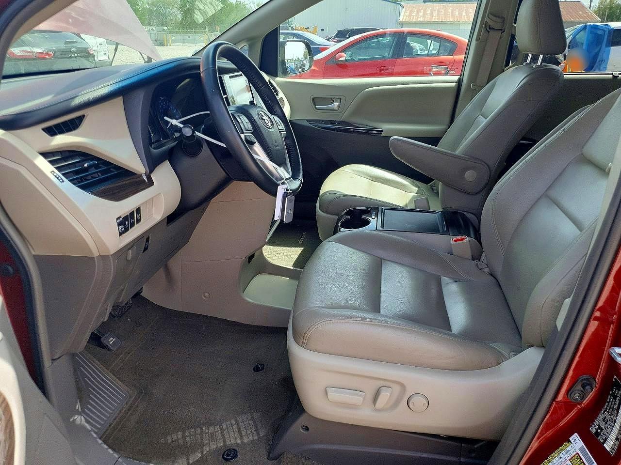 2017 Toyota Sienna Xle Premium 7-Passenger - Фото 7