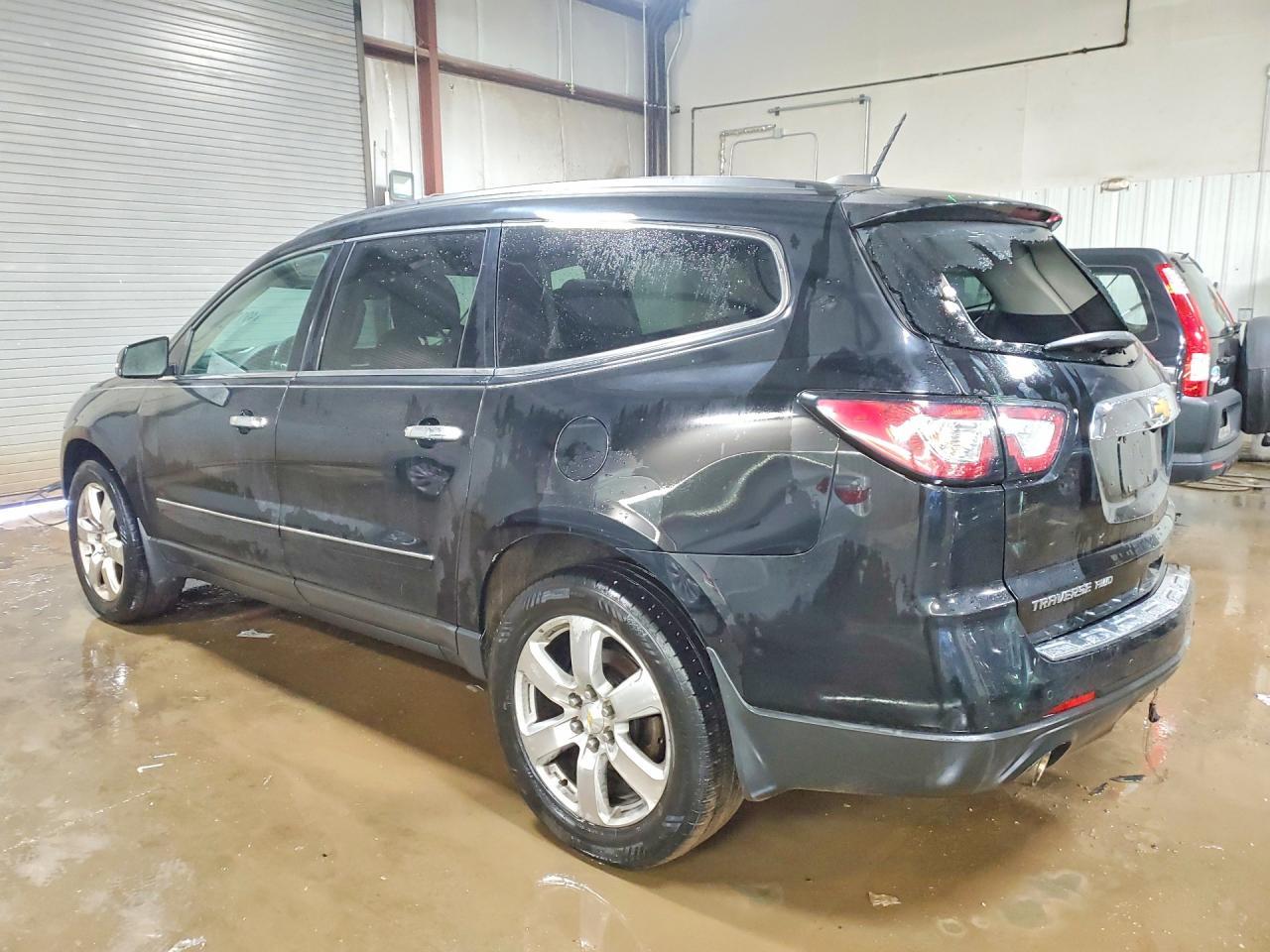 2017 Chevrolet Traverse Premier - Фото 2