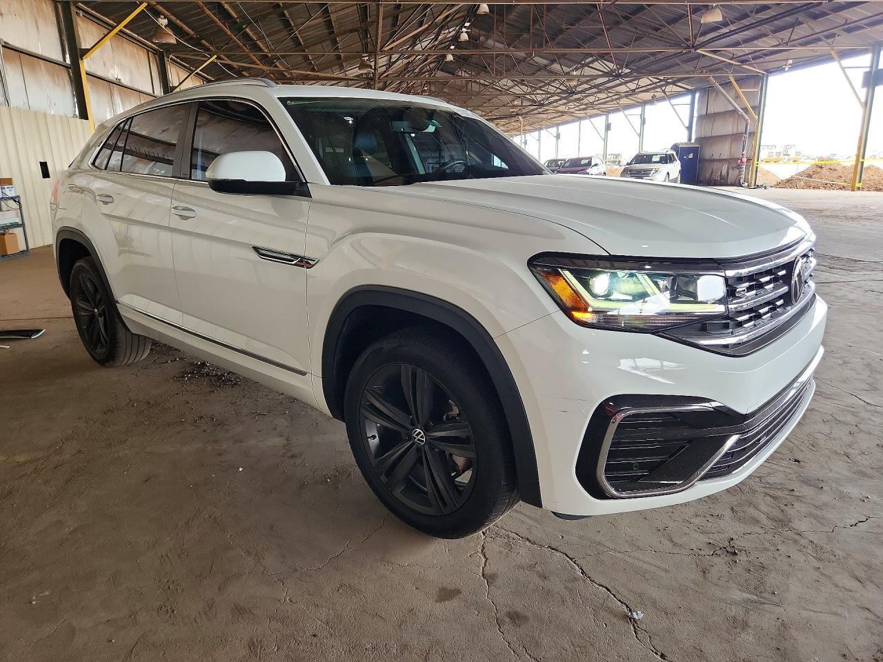 2022 Volkswagen Atlas Cross Sport Sel R-Line - Image 4