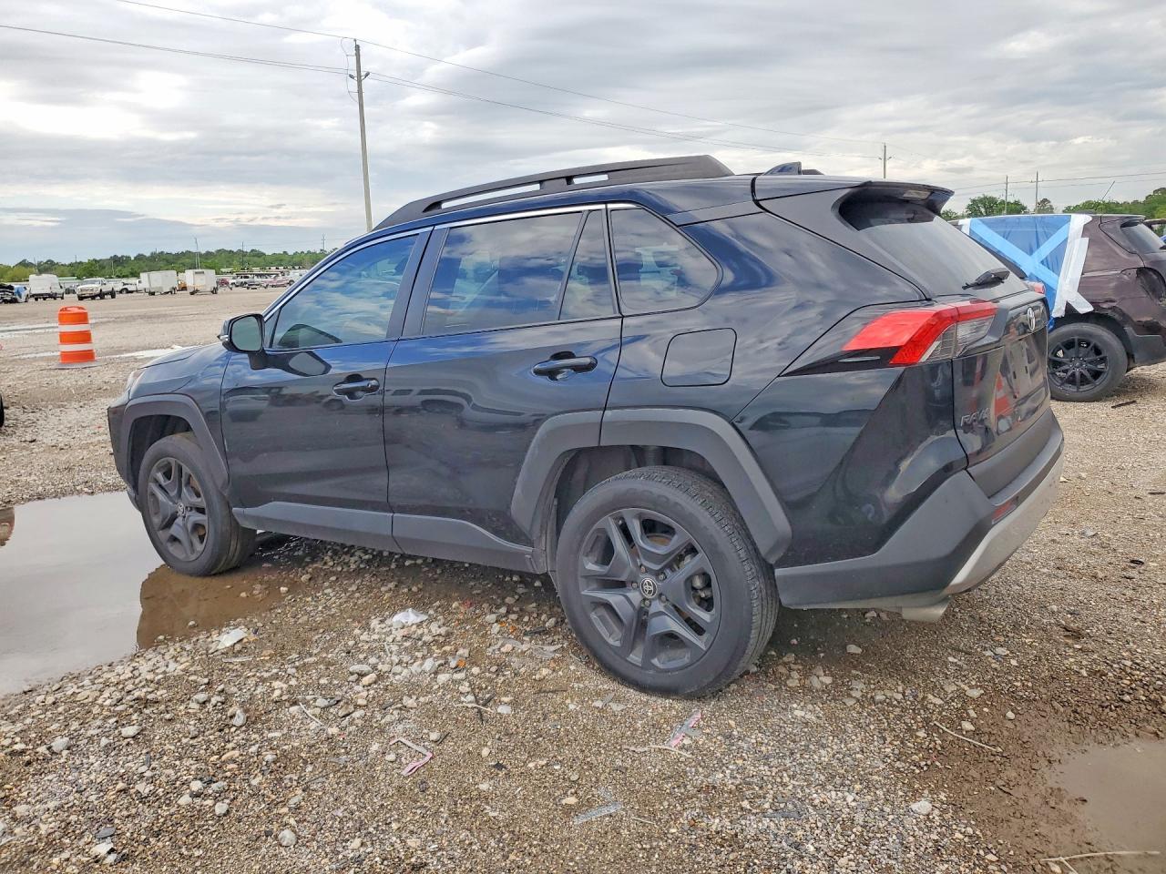 2022 Toyota Rav4 Adventure - Фото 2