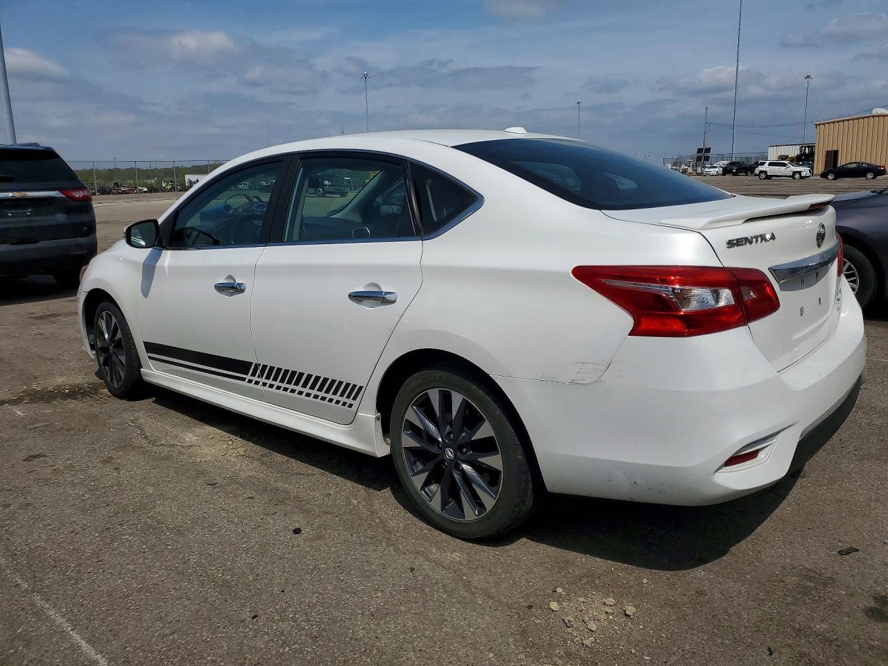 2017 Nissan Sentra Sr - Фото 2