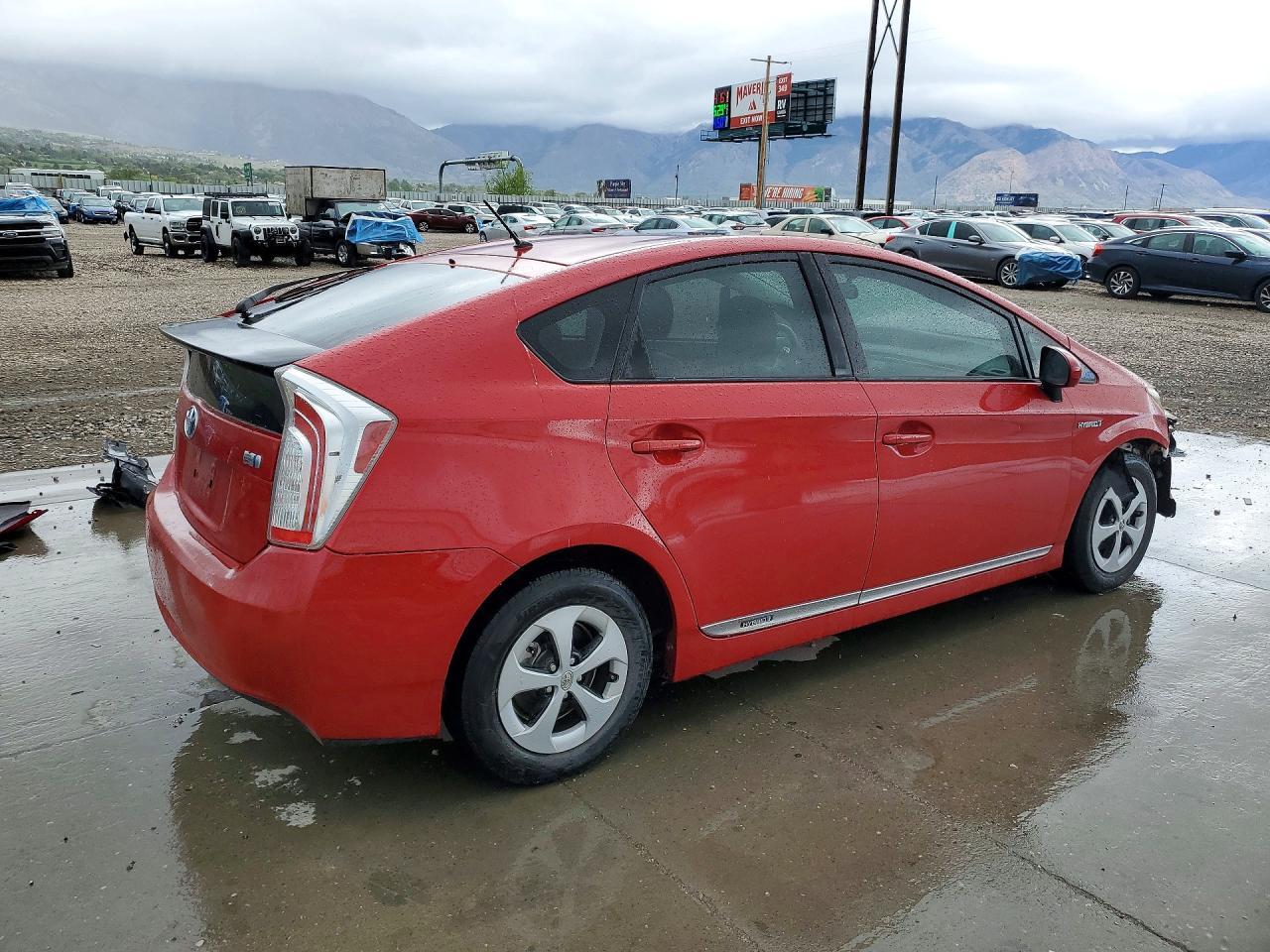 2013 Toyota Prius Two - Фото 3