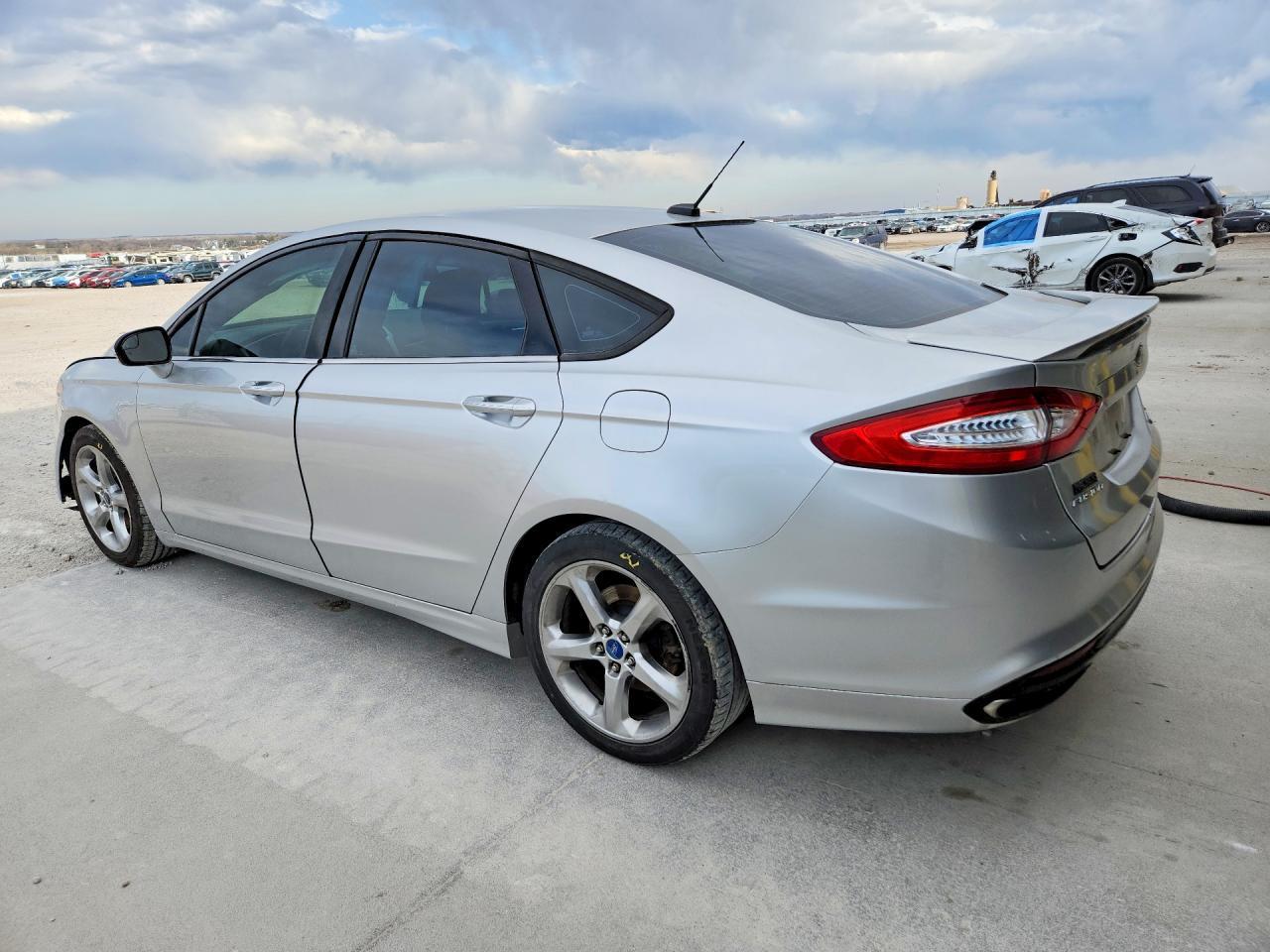 2013 Ford Fusion Se - Фото 2