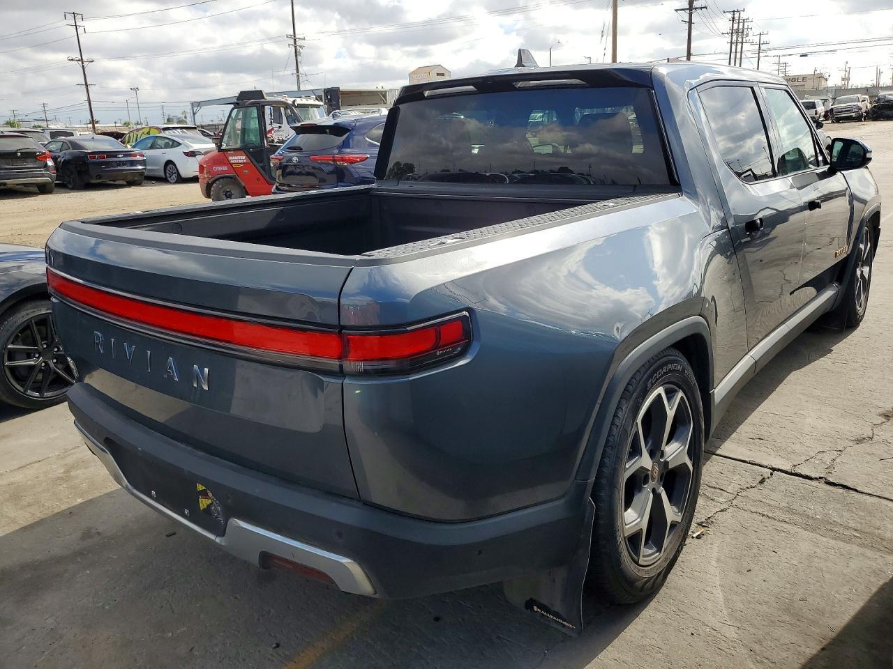 2022 Rivian R1T Adventure - Фото 3