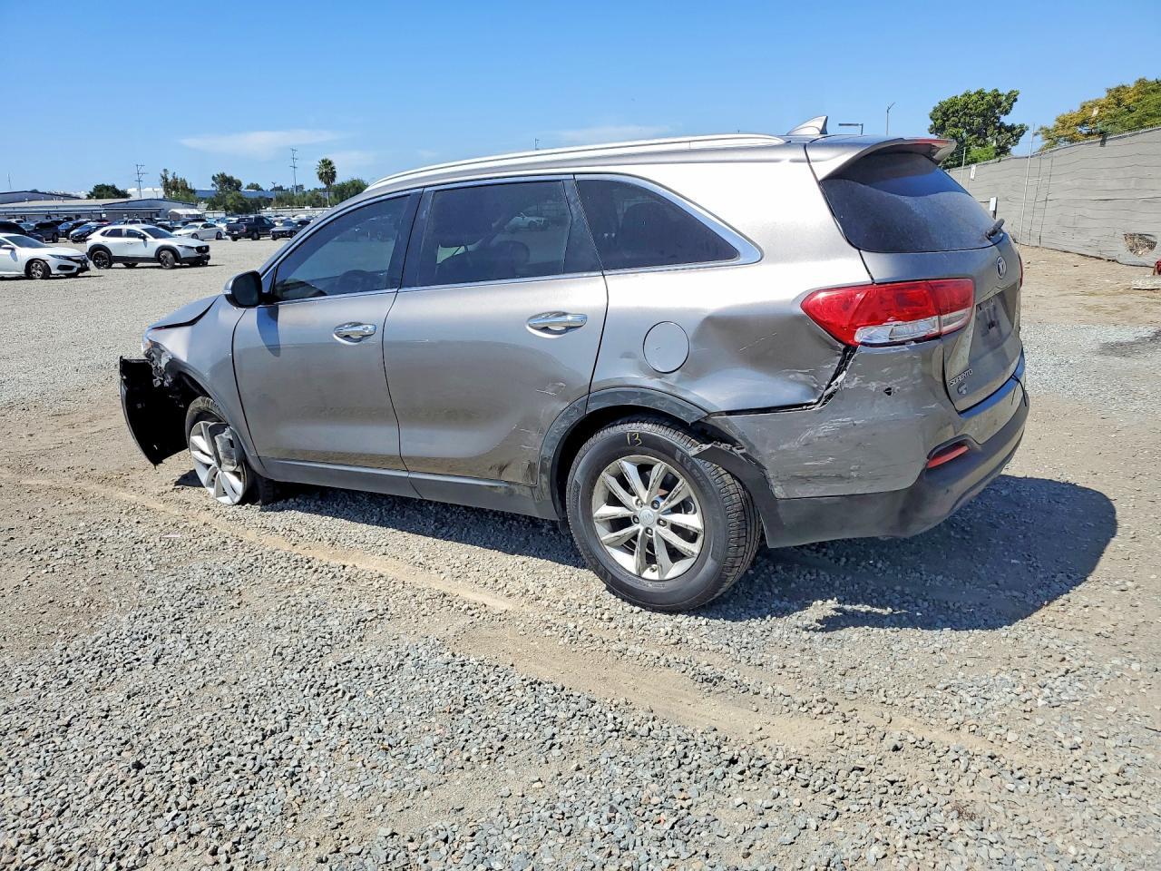 2017 Kia Sorento Lx - Image 2