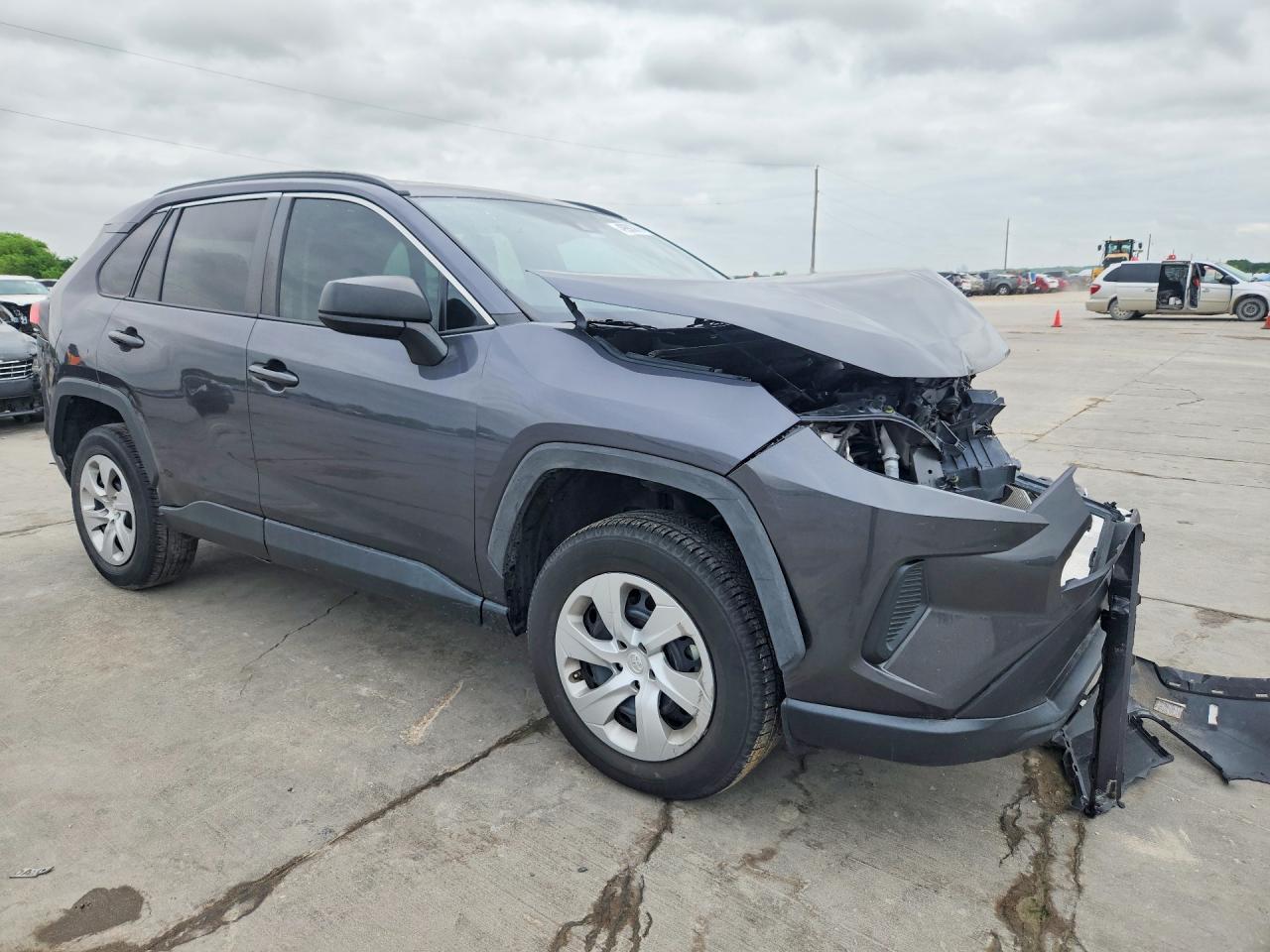 2020 Toyota Rav4 Le - Image 4