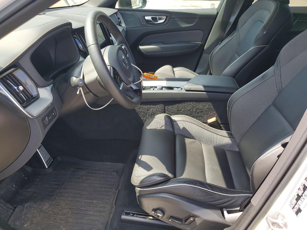 2022 Volvo Xc60 T8 Recharge R-Design - Image 7