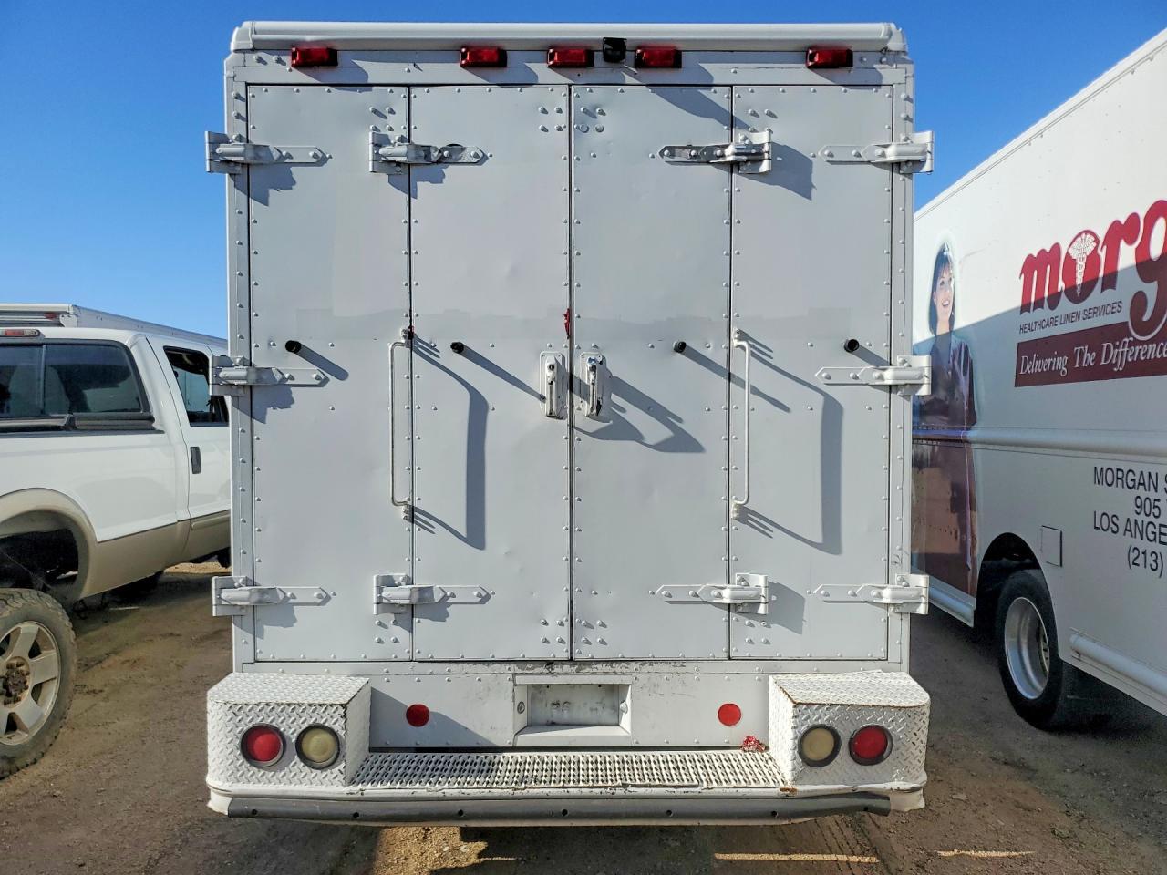 2003 Ford Econoline E350 Super Duty Stripped Chass - Image 6