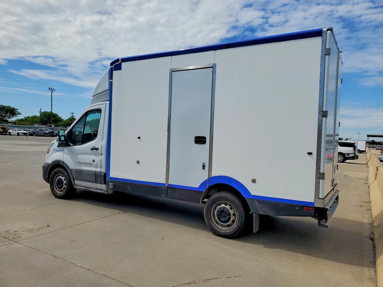 2022 Ford Transit Delivery Truck - Фото 2