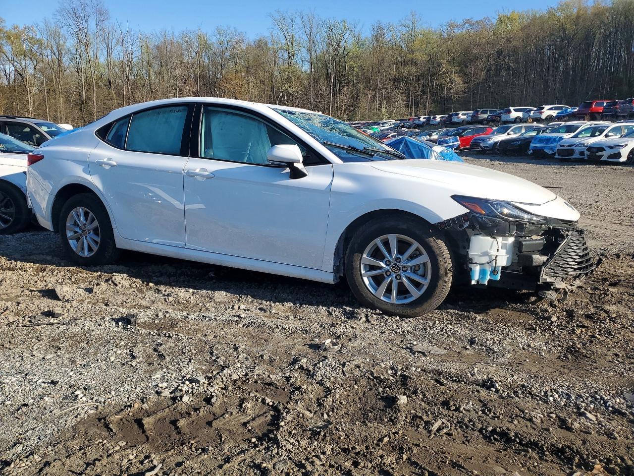 2025 Toyota Camry Le - Image 4