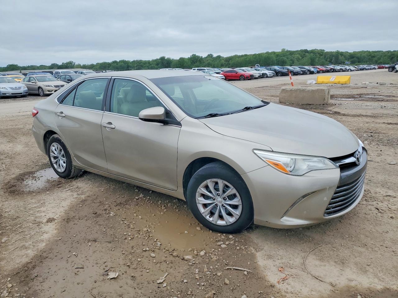 2015 Toyota Camry Le - Фото 4