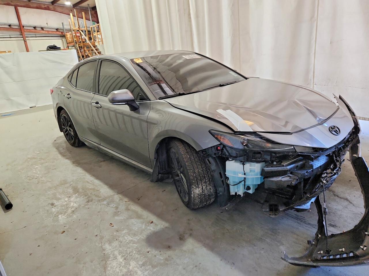2025 Toyota Camry Se - Image 4