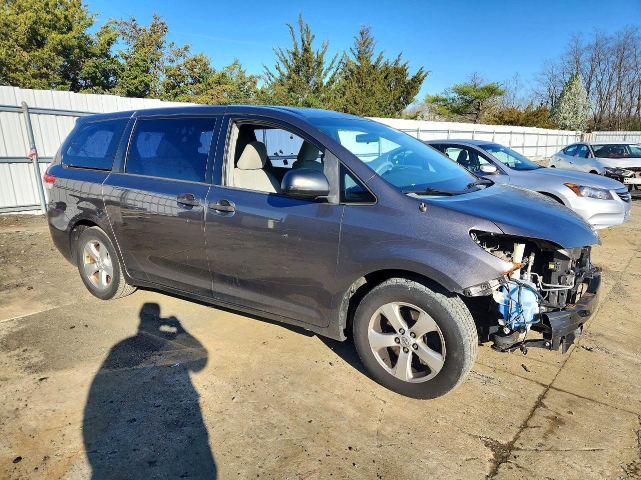 2013 Toyota Sienna L 7-Passenger - Фото 4
