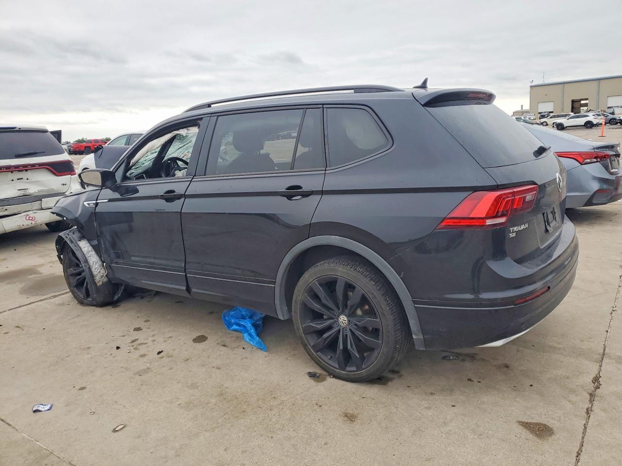 2021 Volkswagen Tiguan Se - Фото 2