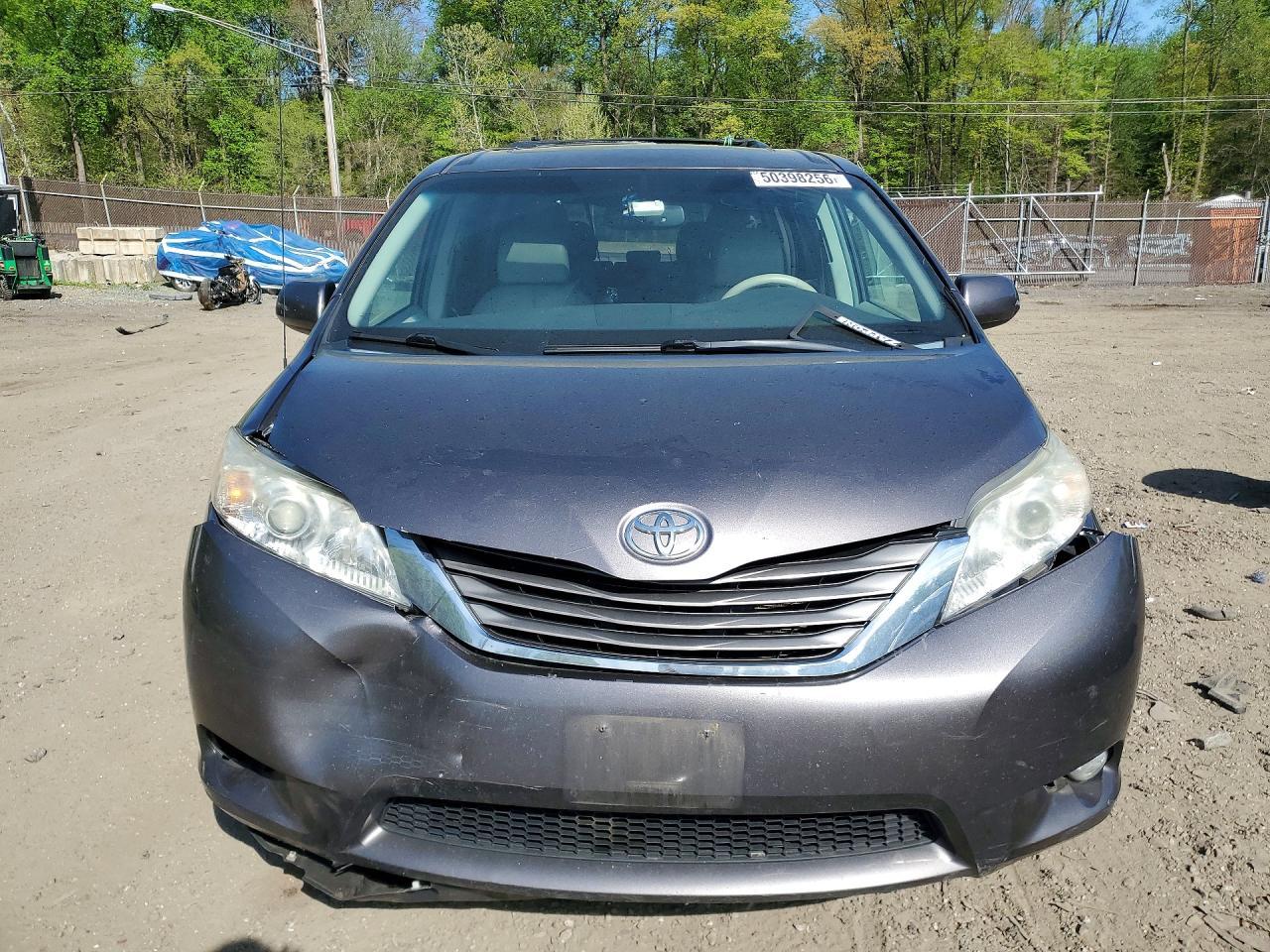 2012 Toyota Sienna Xle 8-Passenger - Фото 5