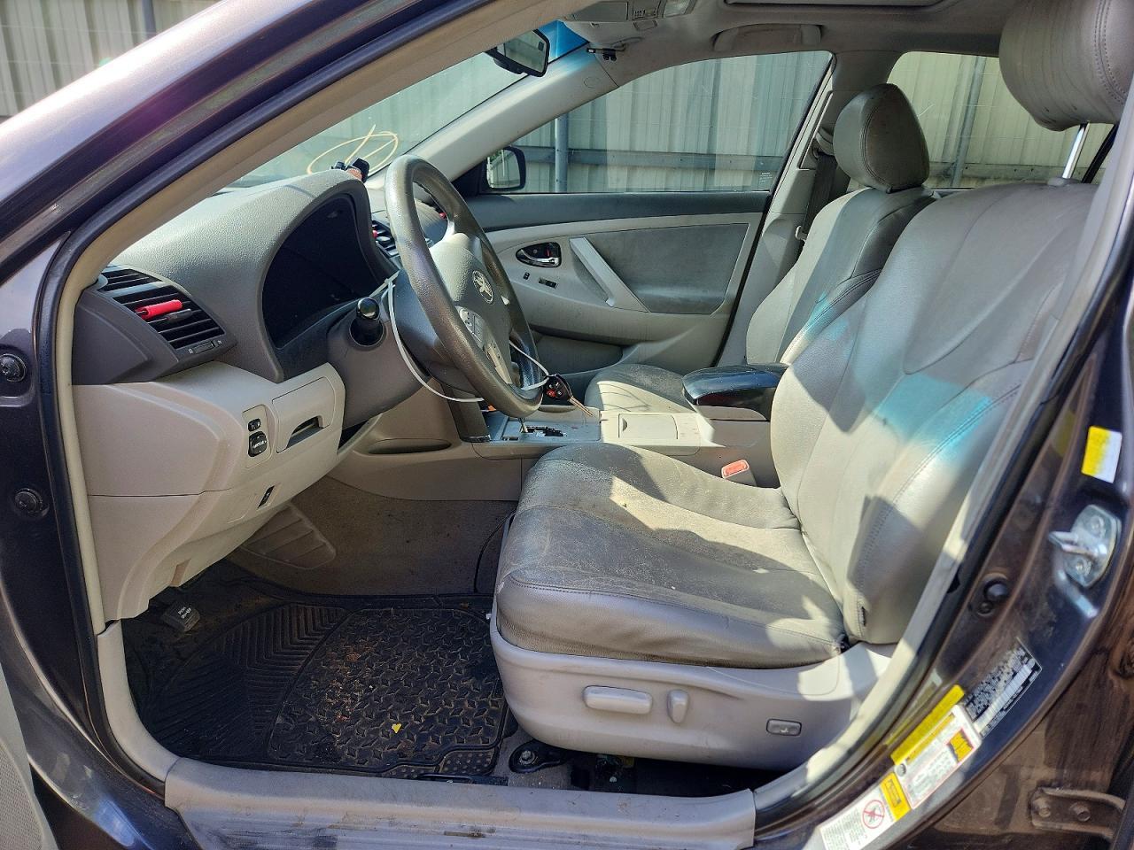 2011 Toyota Camry Le - Image 7