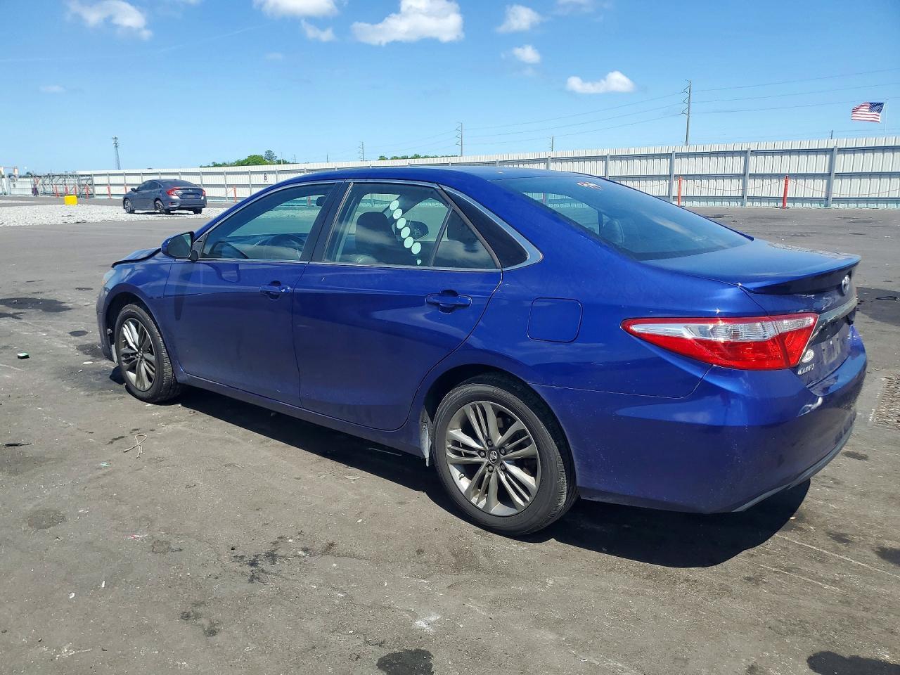 2016 Toyota Camry Se - Фото 2