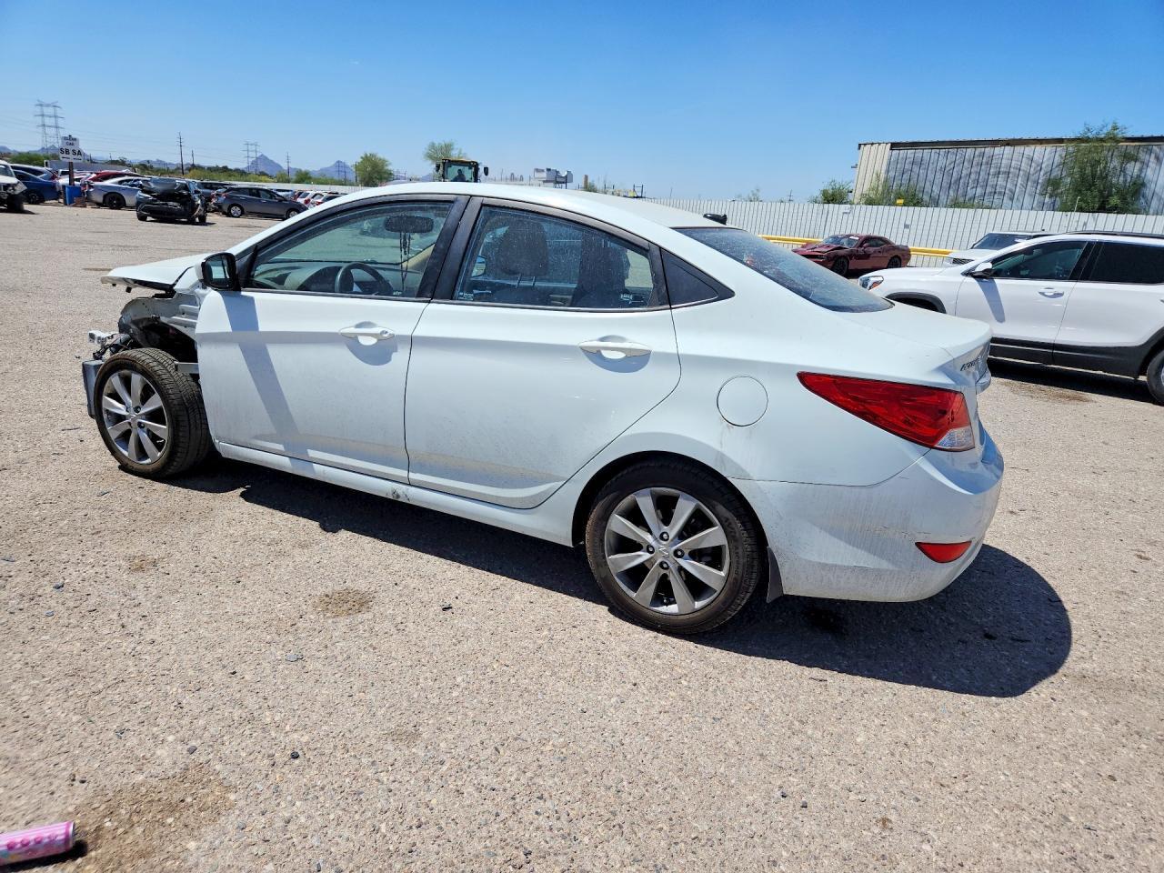 2012 Hyundai Accent Gls - Фото 2