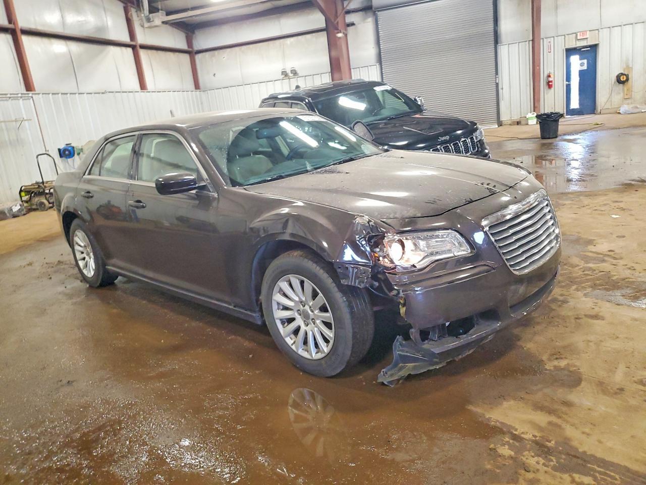 2013 Chrysler 300 - Image 4