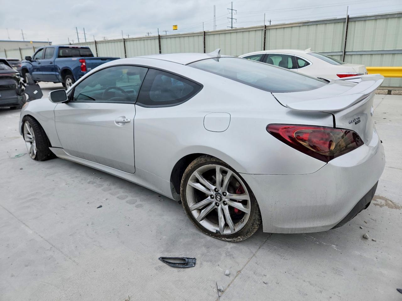 2012 Hyundai Genesis Coupe 3.8L - Фото 2