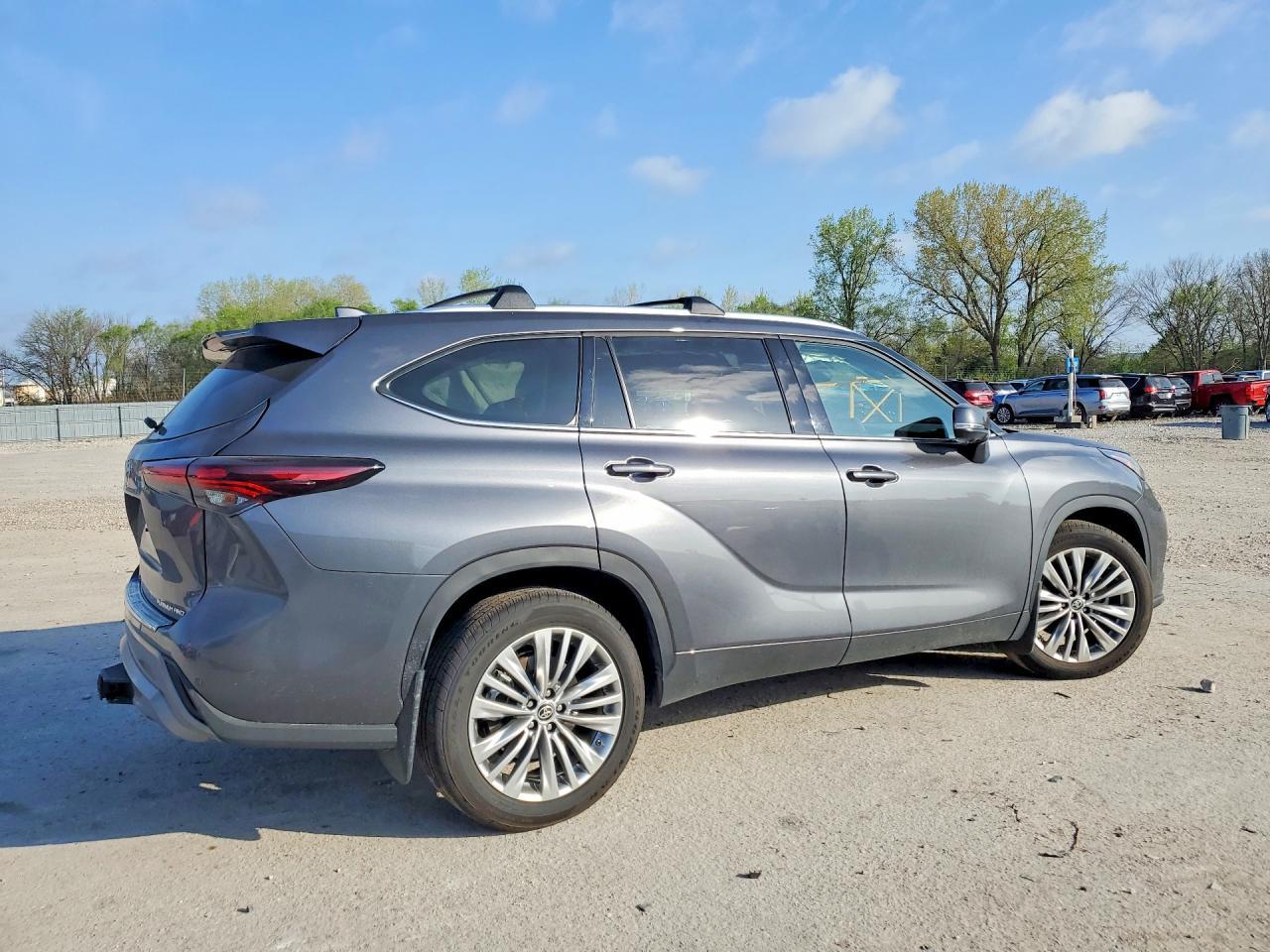 2025 Toyota Highlander Platinum - Фото 3