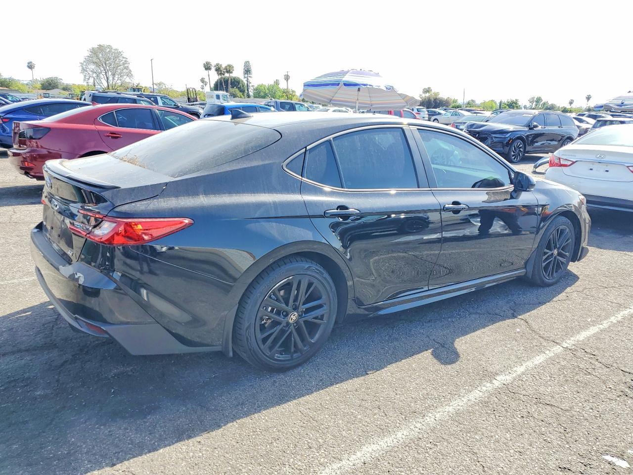2025 Toyota Camry Se - Фото 3