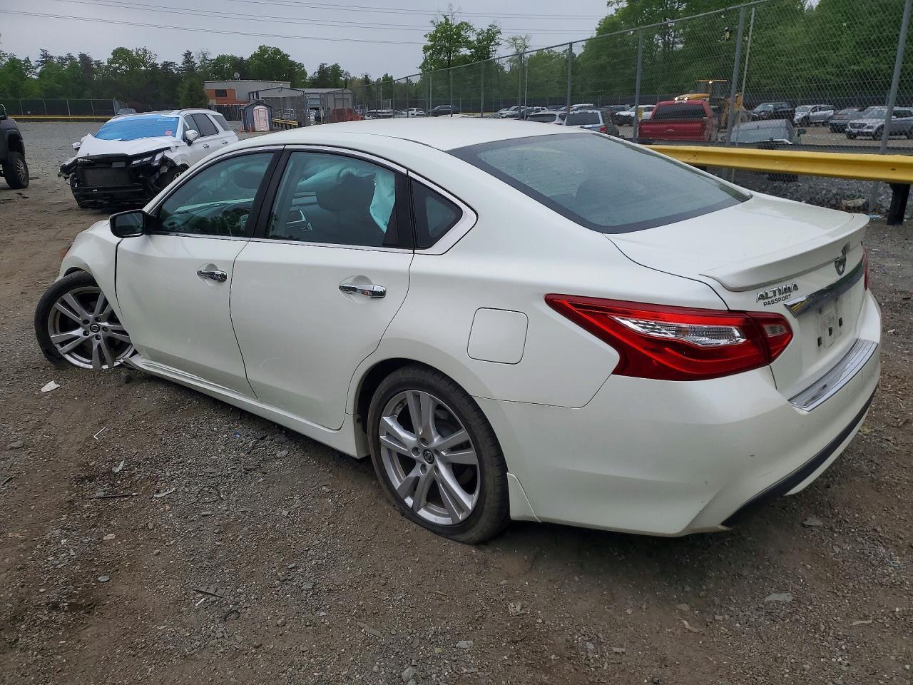 2016 Nissan Altima 2.5 Sr - Image 2
